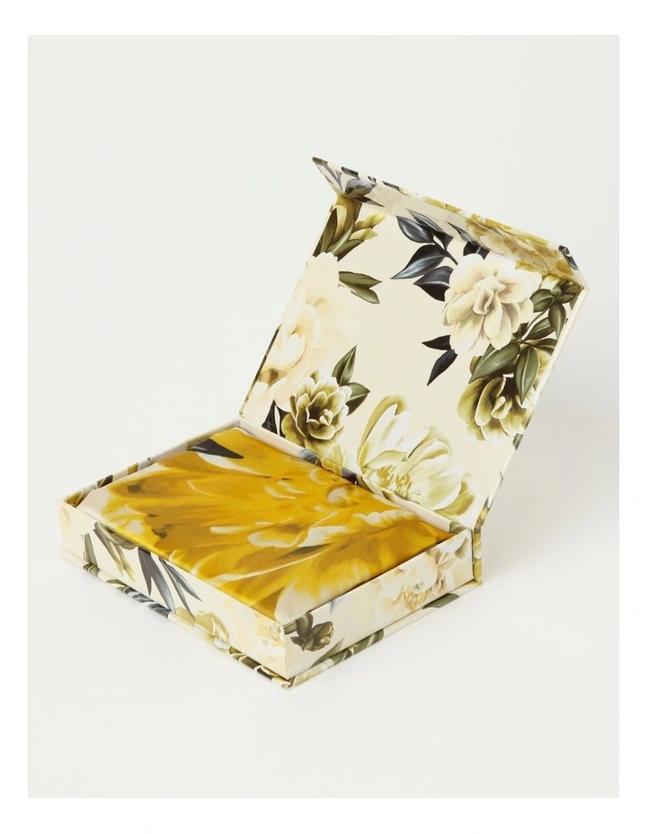 Heritage Luxe Silk Pillowcase In Constance 6 Heritage Luxe Silk Pillowcase In Constance - Image 4