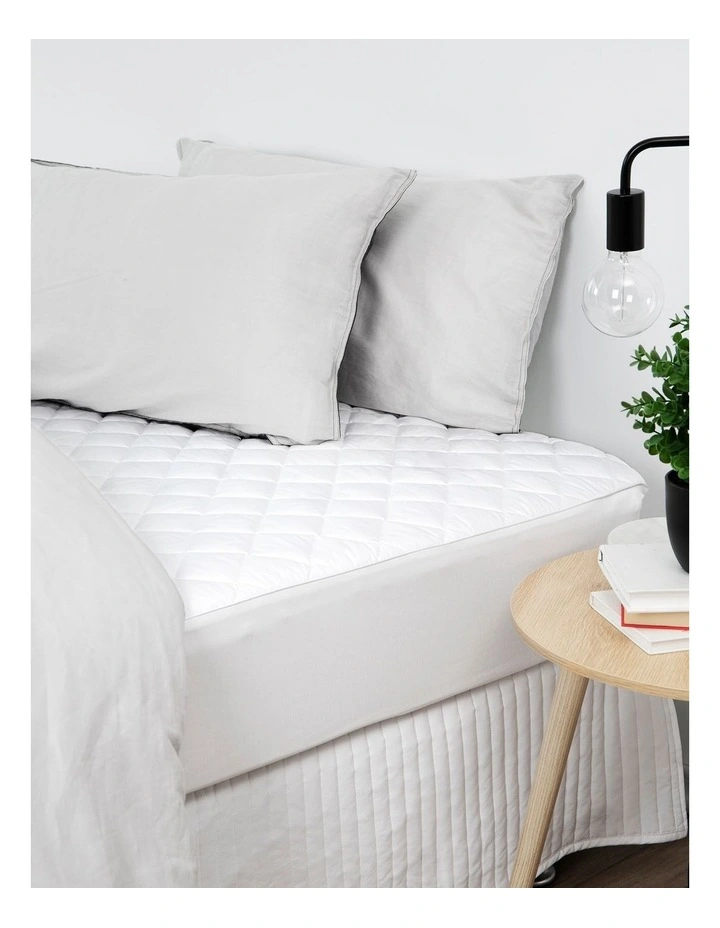 Classic Cool Dry Comfort Mattress Protector 5 Classic Cool Dry Comfort Mattress Protector - Image 3